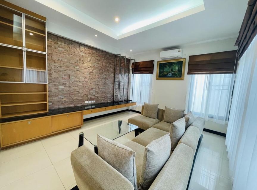 ให้เช่าบ้านเดี่ยว3ชั้นหลังใหญ่ซ.รัชดา32  มี4 ห้องนอน สวนกว้าง 4