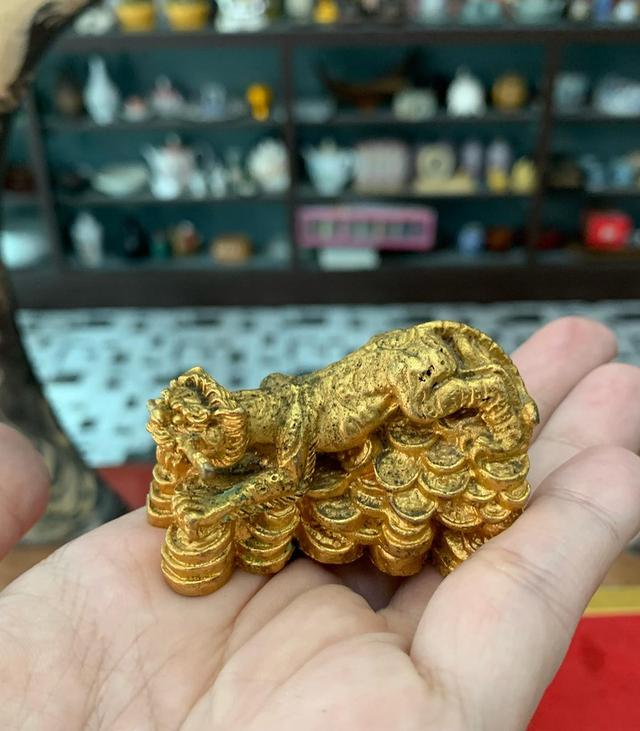 เสือเฝ้าทรัพย์ งานทองเหลือง 4