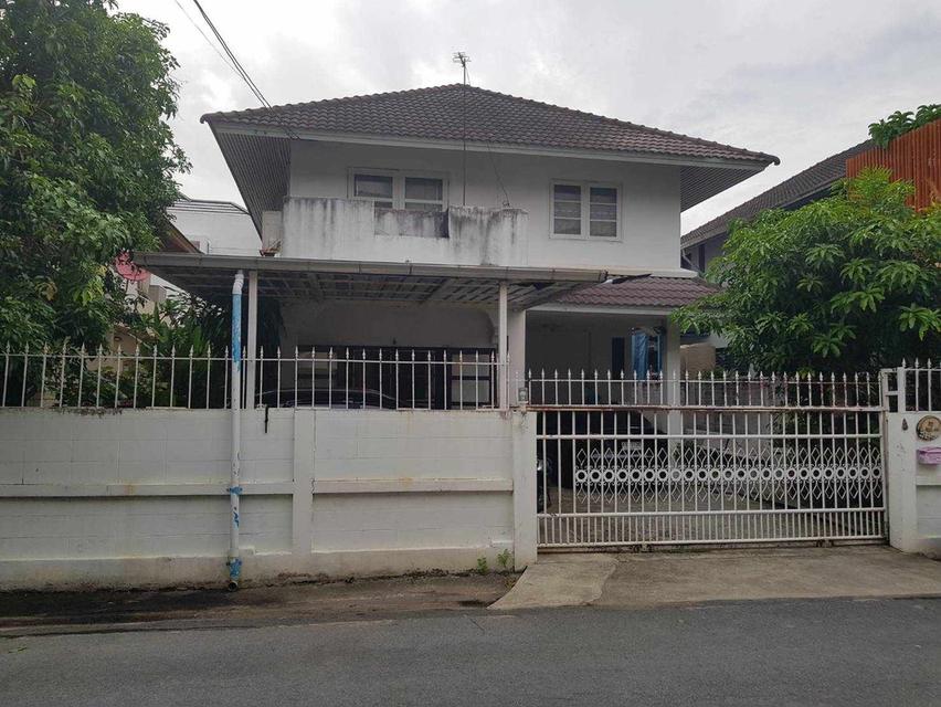 ขายบ้านเดี่ยว 2 ชั้น (สร้างเพิ่มเติมด้านหลังอีก 1 อาคาร 3 ชั้น) 55 ตร.วา (พื้นที่จริง 59 ตร.วา) ม.ลาดพร้าววิลเลจ นาคนิวาส 42 14