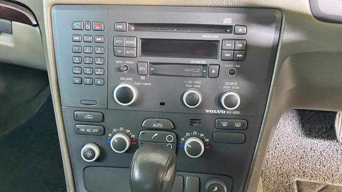 VOLVO V70XC 14
