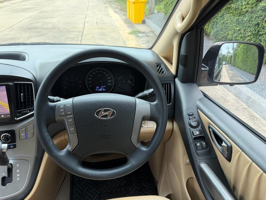 2017 HYUNDAI H1, ELITE โฉม MMC (สีดำ รูปที่ 11