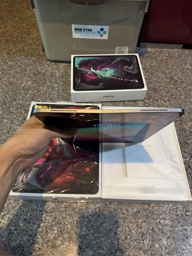 ขายiPadPro12.9สีดำ256กิ๊กสูนTrueมีกล่องอีมี่ตรงสวยๆใช้งานดีทุกๆฟังชั่นถูกๆ