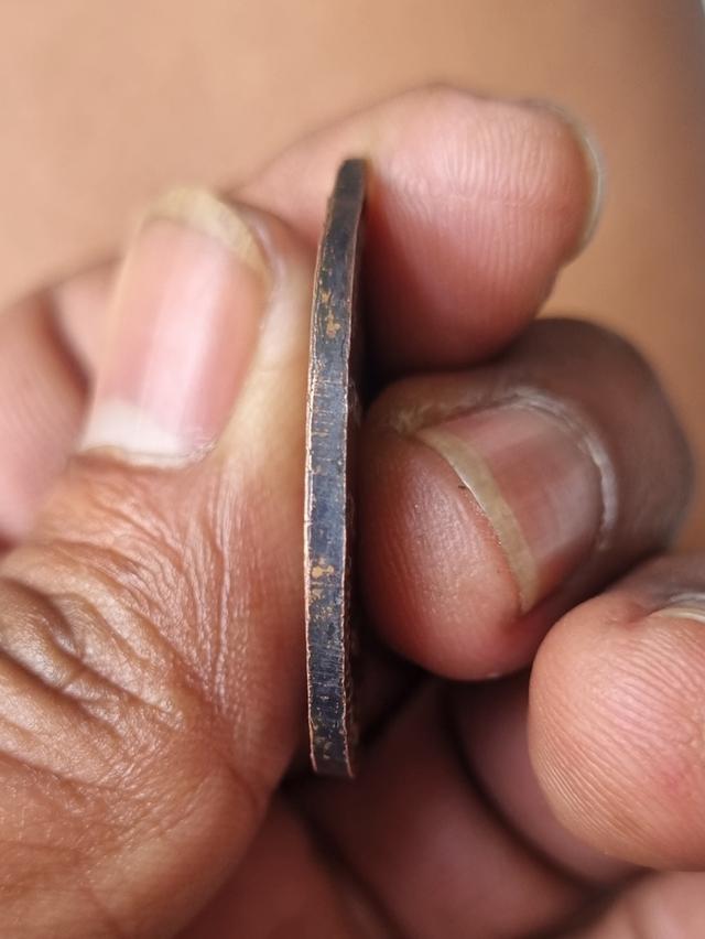 เหรียญอาจารย์ฝั้น รุ่นแรก ปี ๒๕๐๗ (ด้านหลังไม่มีหลุม) รูปที่ 9