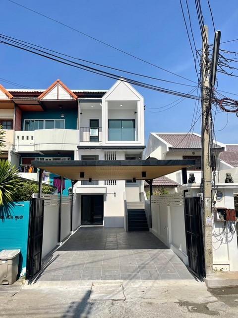 ขายทาวน์โฮม 3.5 ชั้น เล่นระดับ ซอยติวานนท์ 43 ตกแต่งใหม่ ใกล้รถไฟฟ้า สถานีสามัคคี 3