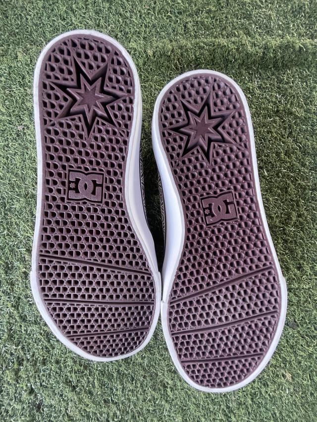 รองเท้าผ้าใบ DC Shoes สภาพใหม่มาก(ไม่แอดไลน์เข้ากลุ่มใดๆทั้งสิ้น)