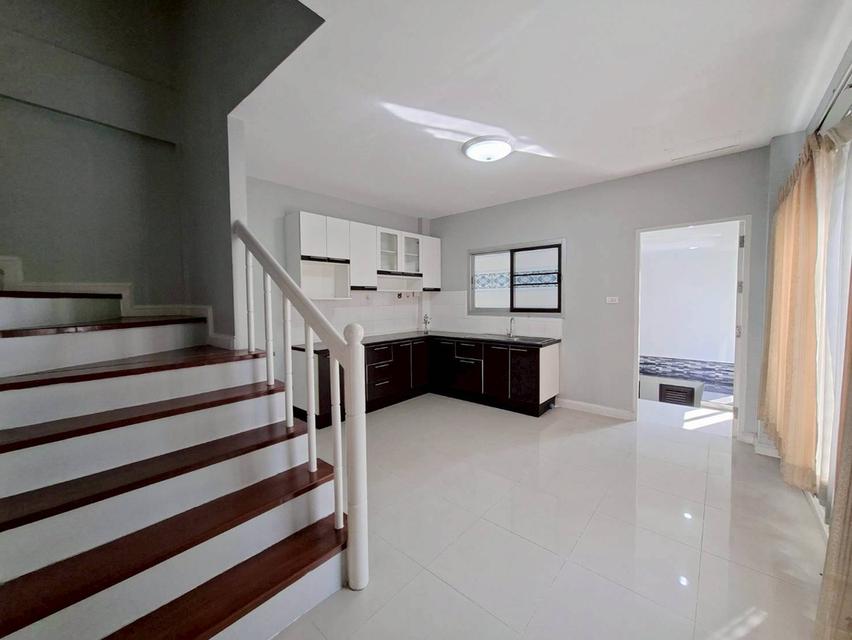 ขายด่วนบ้านทาวน์โฮม 3 ชั้น หลังมุม หมู่บ้าน The Balcony Home เฉลิมพระเกียรติ ร.9 ซอย 28 ใกล้สวนหลวง ร. 9 (N.1971) 5
