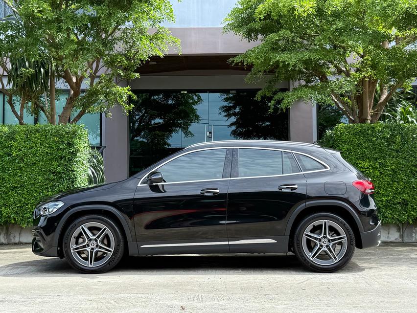 2022 BENZ GLA200 AMG รถมือเดียว 30,000 กม สภาพป้ายแดง รถเข้าศูนย์ทุกระยะ ไม่เคยมีอุบัติเหตุครับ