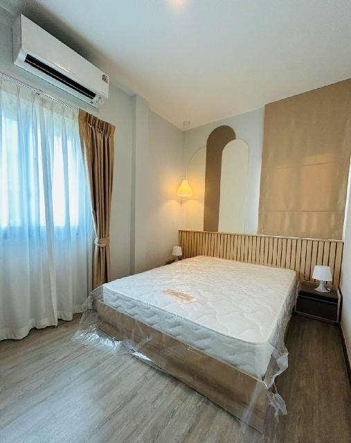 บ้านใหม่ หรู 2 ชั้น 210 ตร.ม. ย่านเมกาบางนา บรรยากาศร่มรื่น วิวสวน รร.นานาชาติคอนคอร์เดียน 600 ม.4 น้ำ สูง โปร่ง พร้อมเฟ