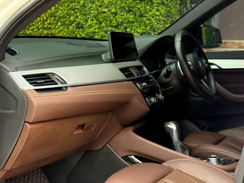 2022 BMW X1 20D MSPORT รถมือเดียวออกป้ายแดง รถวิ่งน้อย ไม่เคยมีอุบัติเหตุ วารันตีศูนย์ยังเหลืออีกนานครับ 11