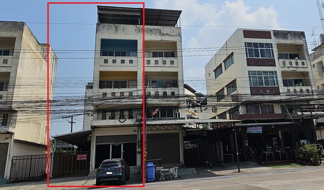 อาคารพาณิชย์ 3 ชั้น ครึ่ง ที่ดิน 56.2 ตารางวา ตึกแฝด (ใกล้นิคมปิ่นทอง1) อ.ศรีราชา จ.ชลบุรี 1