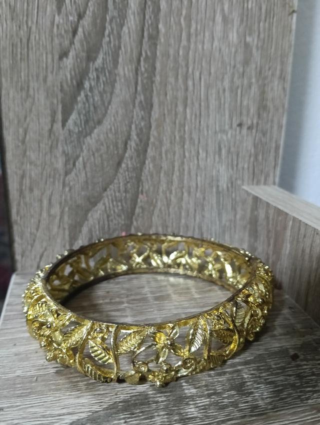 กำไลข้อมือ  ........