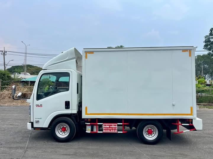 Isuzu NLR 130 สีขาวสภาพดี 4