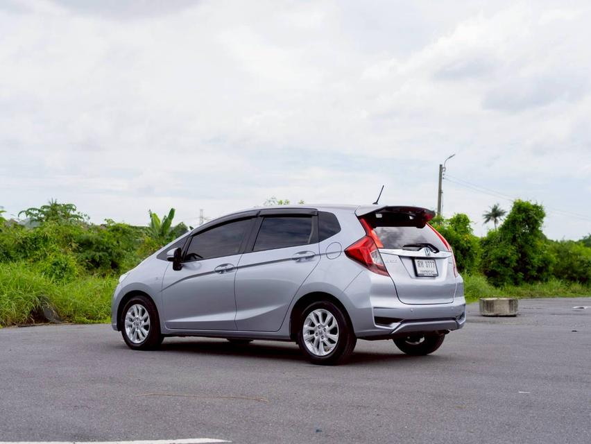 Honda jazz ปี 20 รถสวย สภาพสวย