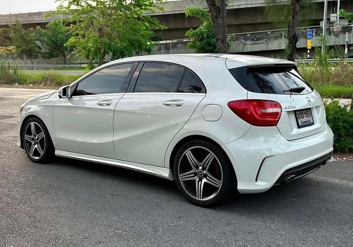 Mercedes-Benz A-Class สีขาวสวย 4