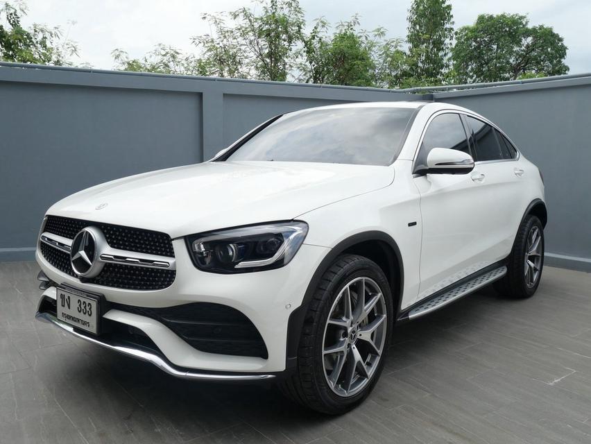 Benz GLC300e Coupe AMG 2021 สีขาว รถออกปี21 แท้ รถมือเดียว หลังคาแก้ว