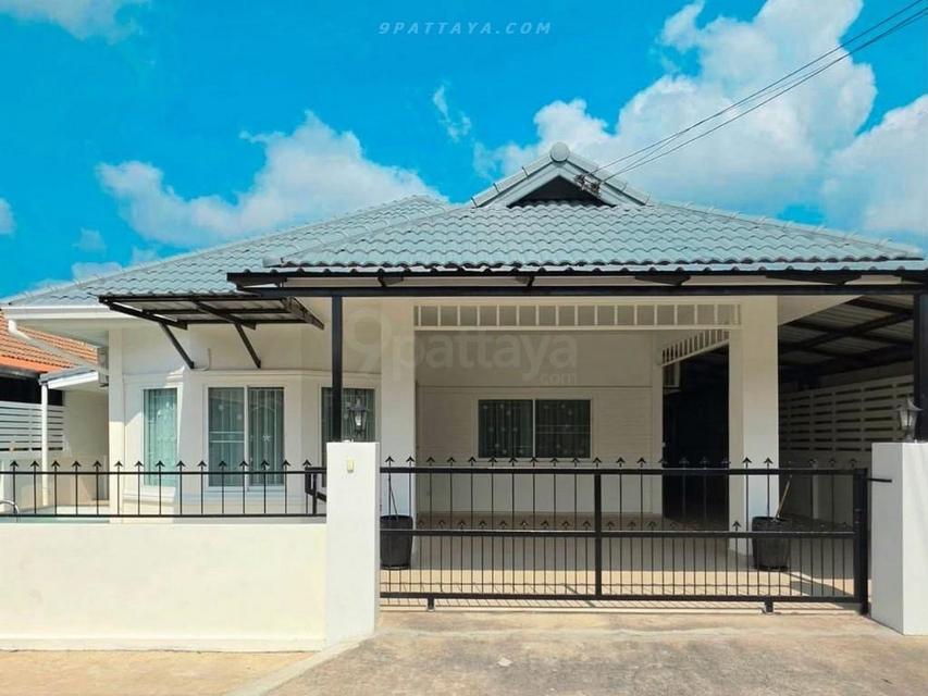 Brand-new modern pool villa for rent or sale near Mabprachan Lake, located on Soi Nern Plub Wan with convenient access to Siam Country Club Road. 1