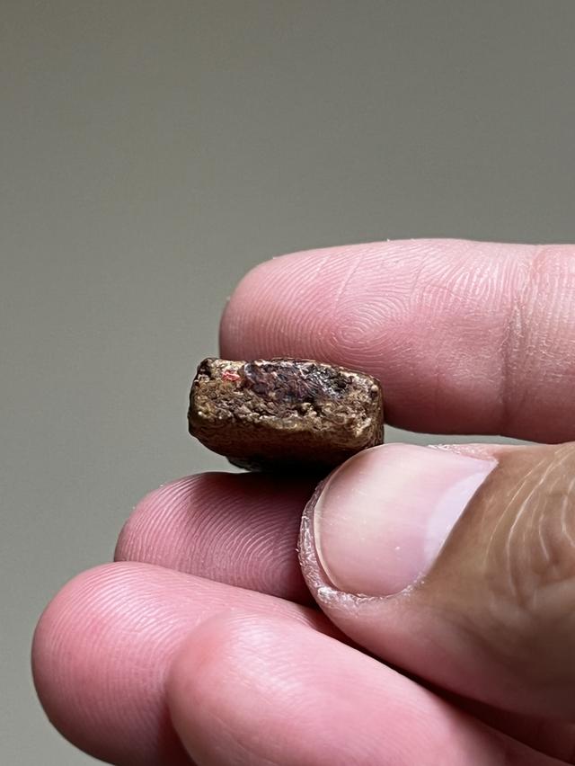 พระเนื้อผงจุ่มรักเก่า รูปที่ 5