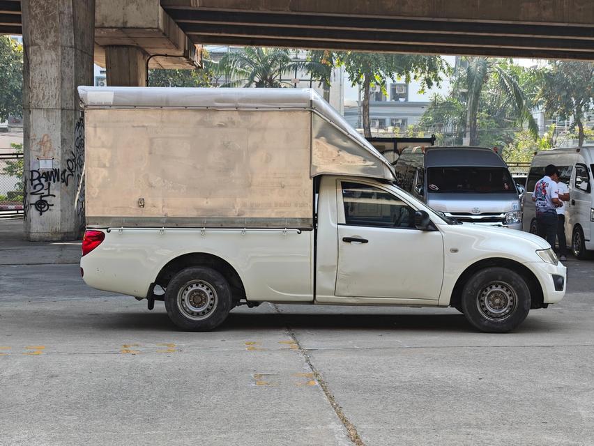 ขายรถ Mitsubishi Triton 2.4 หัวเดียว หลังคาสูง ปี 2015 สีขาว เกียร์ธรรมดา 8