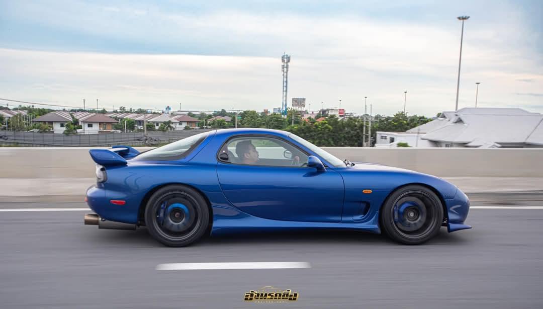 Mazda RX 7 สีน้ำเงินสวยๆ 4