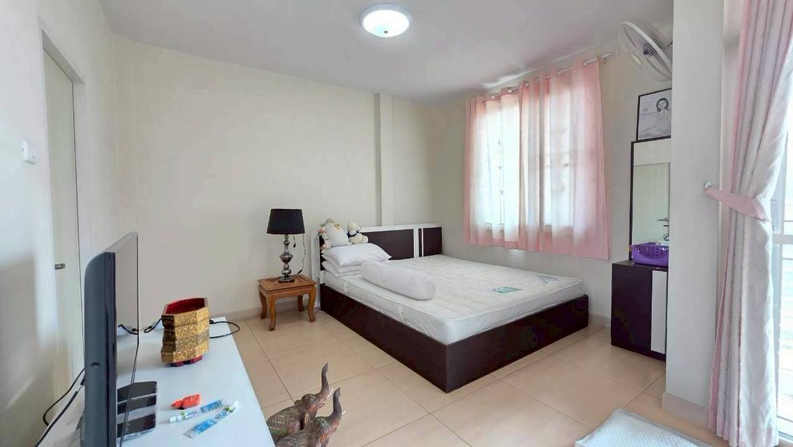 ขายด่วน! ทาวน์เฮ้าส์ 2 ชั้น หมู่บ้านรื่นฤดี 5 หทัยราษฎร์-มีนบุรี ทำเลทองติดถนนเมน ค้าขายได้ 9