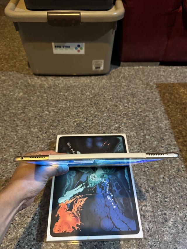 ขายๆๆๆถูกๆๆiPadPro12.9สีGold128กิ๊กWifi Celluer ใส่ซิมได้สูนTrueทุกๆฟังชั่นรีสโตได้ตลอดไม่มีติดไอคราวModel TH/A   สภาพ: 90% สวยๆๆคับ  ราคา: 4500 มารับ 3