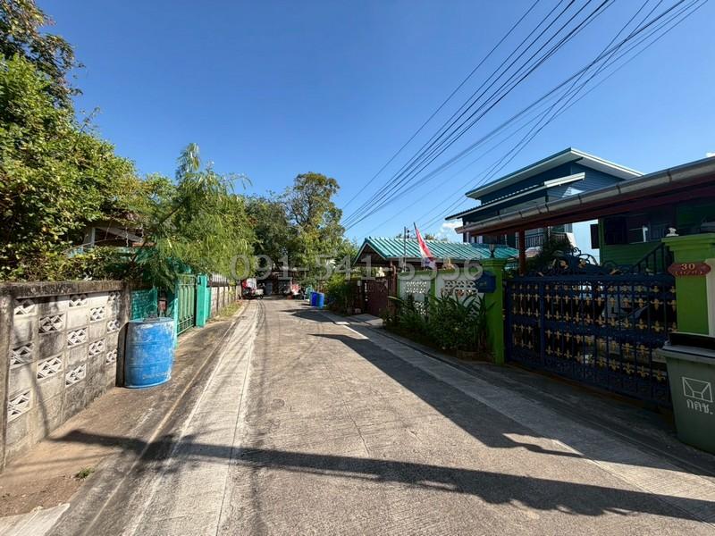 ขายที่ดินเปล่า ซอยพระยาสุเรนทร์ 16 แยก 1-6 ทำเลดี ขนาดที่ดิน 123 ตรว รูปแปลงสวย ใช้พื้นที่ได้เต็ม 7