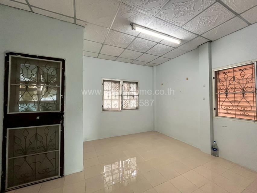 หมู่บ้านนันทวันเซนต์ 1 หนองจอก ซอย สังฆสันติสุข 34 ใกล้โรงเรียนเซนต์เทเรซา หนองจอก ถนนมิตรไมตรี แขวงกระทุ่มราย เขตหนองจอก กรุงเทพมหานคร 15