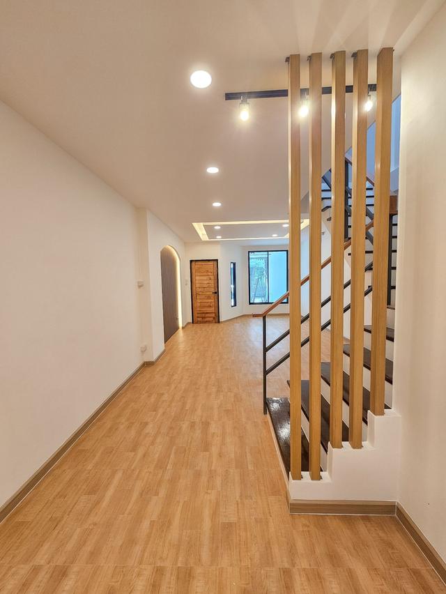 ขายถูกทาวน์เฮ้าส์ 2 ชั้น หมู่บ้านอยู่เจริญ วิภาวดี 37 Yucharoen Vipavadee 37 ขนาด 17.5 ตรว. 2 นอน 2 น้ำ บ้านสวย บ้านเปล่า รีโนเวทใหม่  ใกล้ สนามบินดอ 4