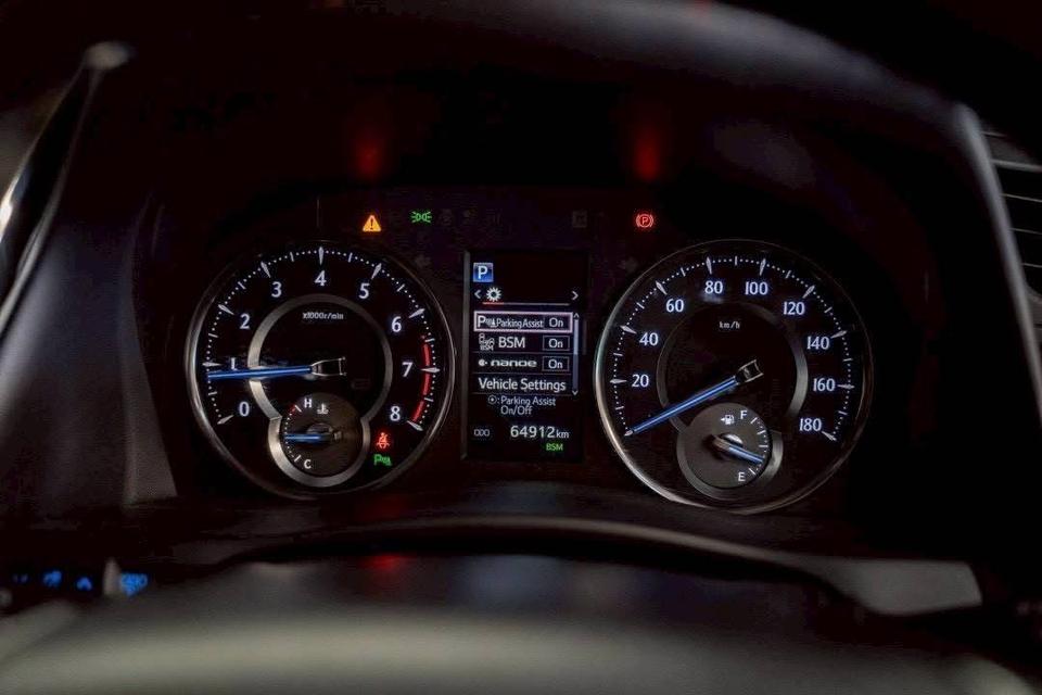 Toyota Vellfire 2.5 รถศูนย์โตโยต้า ตัวท็อป เบาะมิกกี้เม้า  ปี 2018 ไมล์ 64,xxx km กุญเเจครบ 2 ชุด 9