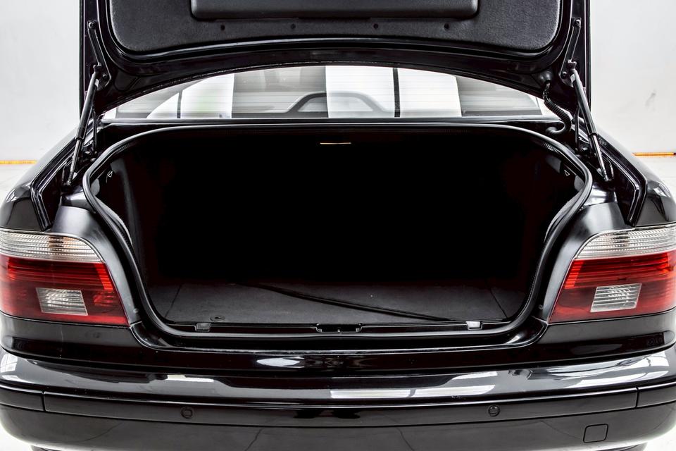 BMW SERIES 5 523iA E39 2001  9