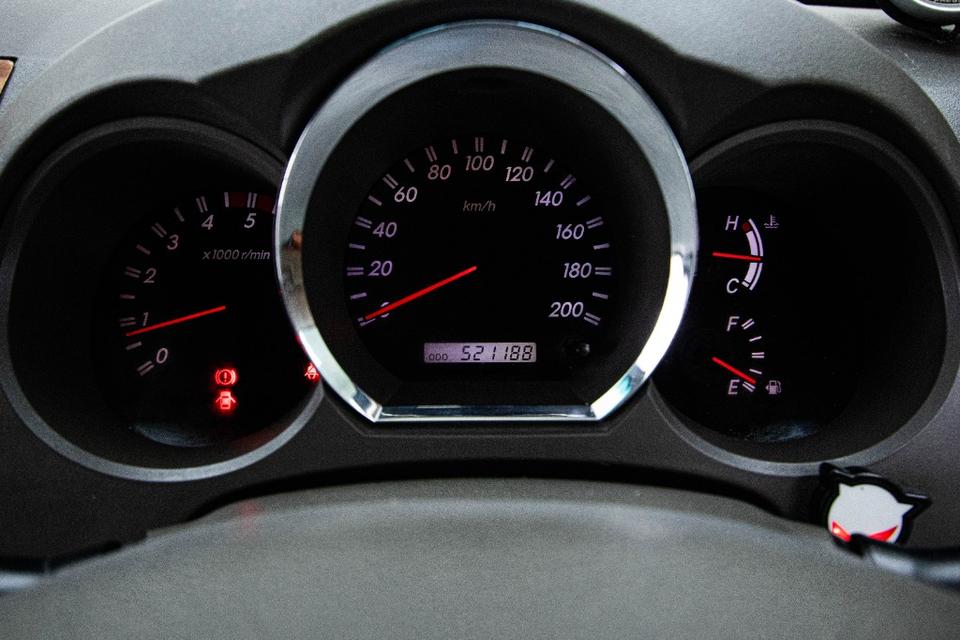 TOYOTA FORTUNER 3.0 V 2WD 2011  7