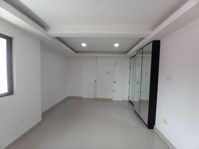 ให้เช่า ทาวน์โฮม 4 ชั้น ทำเลใจกลางทองหล่อ หมู่บ้าน ลีโอคลาสสิค เพลส ทองหล่อ 49 เหมาะสำหรับอยู่อาศัยและทำโฮมออฟฟิศ 15