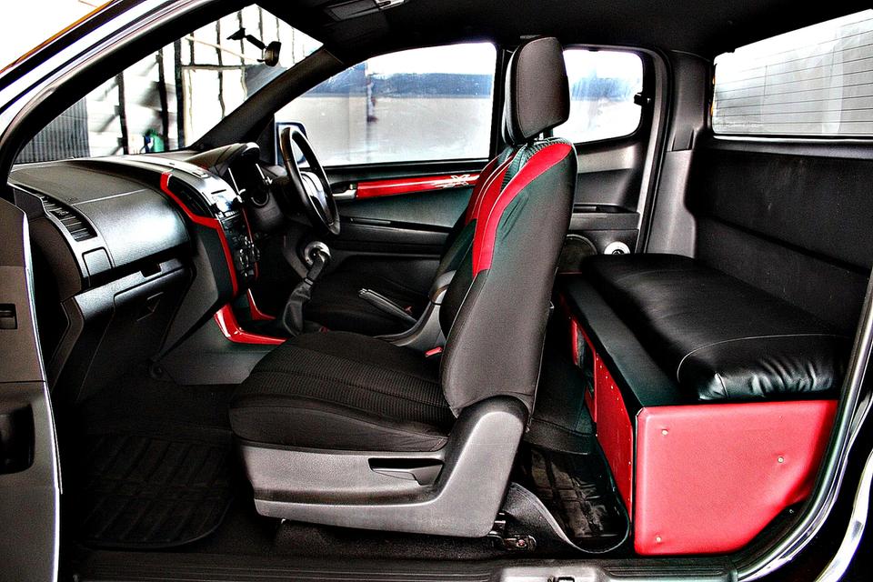 Isuzu D-Max X-Series 2.5 Z VGS Turbo Spacecab MT สีดำ รูปที่ 12