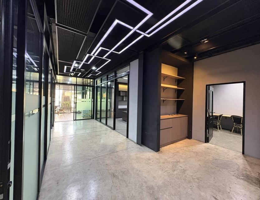 ให้เช่าอาคารสำนักงาน 3 ชั้น / ตกแต่งสไตล์ Modern / ซอยลาซาล บางนา / เข้าซอยไม่ลึก / พื้นที่ใช้สอย 1,067 ตารางเมตร / แอร์ 24 เครื่อง 1