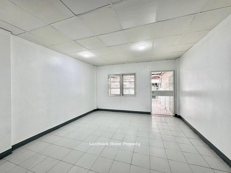 LM25-0156 ขายทาวน์เฮ้าส์ 2 ชั้น เปี่ยมสุข วัดกู้ ปากเกร็ด พื้นที่ 17 ตรว 2 นอน 2 น้ำ บ้านรีโนเวท พร้อมอยู่ ใกล้เซ็นทรัลแ 3