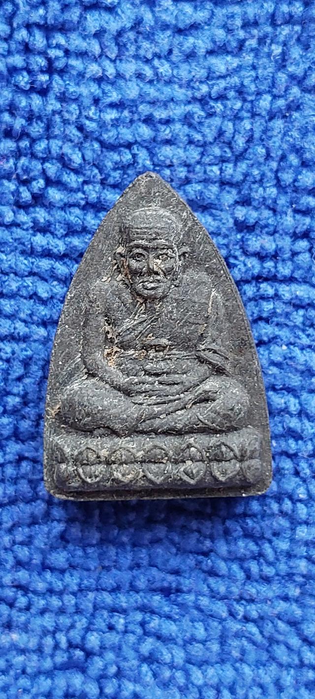 หลวงพ่อทวดเนื้อว่านพ่อท่านฉิ้นวัดเมืองยะลา