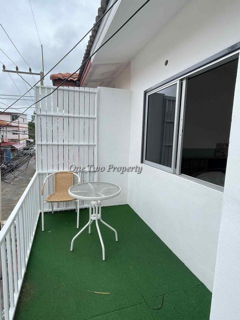 ขายทาวน์เฮ้าส์ 2 ชั้น  หมู่บ้านปัณณธร 3  พรประภานิมิต ตกแต่งครบ ติดถนนหลักของหมู่บ้าน ไม่มีค่าส่วนกลาง 15