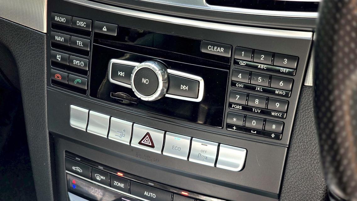 Benz E200 Coupe Amg ปี 2014 สีเทา มือเดียว ไมล์น้อยมาก รูปที่ 12