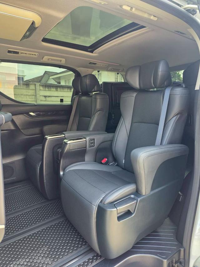 Toyota ALPHARD 2.5SC PACKAGE สีขาว ปี 2022 ไมล์ 62,000 กม.  10