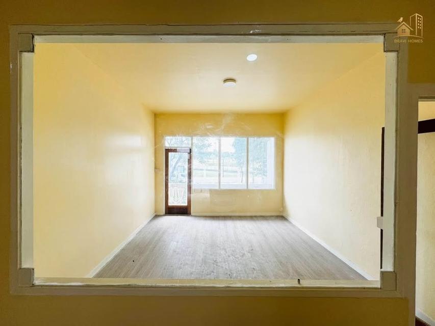 Commercial buidling for rent closed road ให้เช่าอาคารพาณิชย์ 2 คูหา  ตีทะลุ 3 ชั้น 2