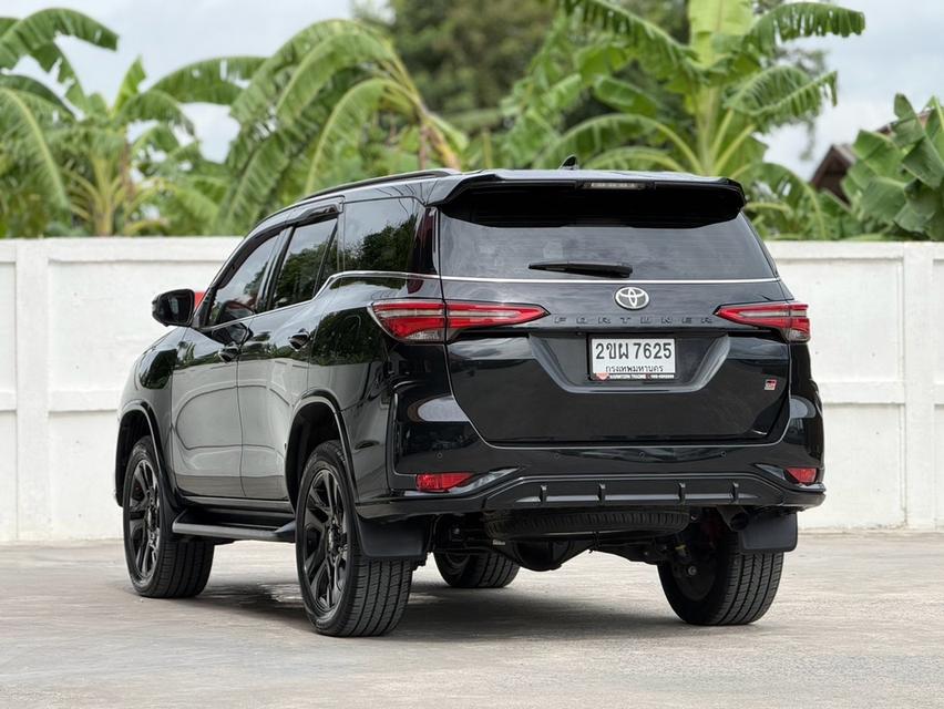 2022 TOYOTA FORTUNER, 2.8 GR SPORT BLACK TOP 4WD โฉม ปี15-ปัจจุบัน สีดำ เกียร์ออโต้ มือเดียวซื้อสด รูปที่ 3