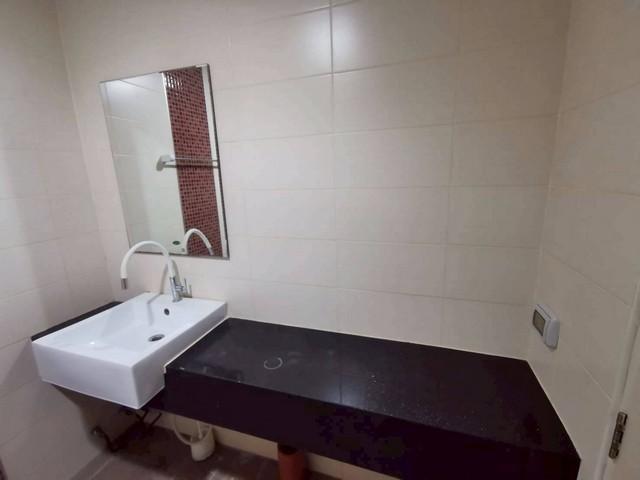 ให้เช่าคอนโดบางแสนชลบุรี คอนโด เดอะลิฟวิ่ง บางแสน ตึกเอ ห้อง 24/107 (A504) ชั้น 5 ตึก A คอนโดตั้งอยู่ที่ ถนนบางแสนสายล่า 6