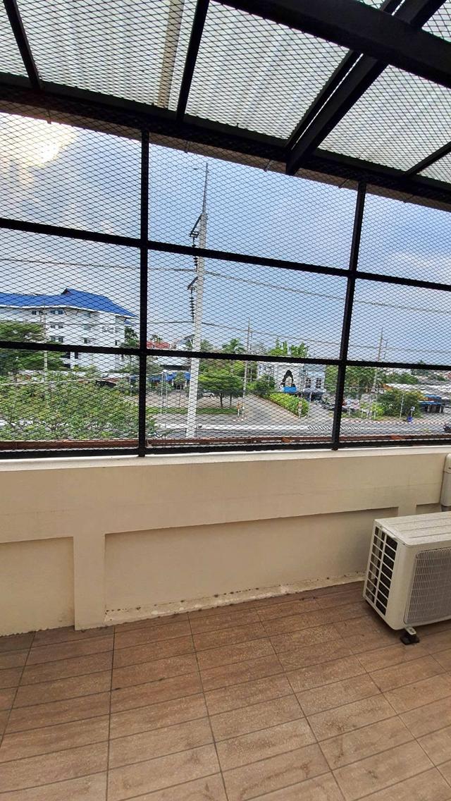 ขายอาคารพาณิชย์ติดถนนมิตรภาพ ตรงข้ามโรงแรมสีมาธานี 2ห้องคู่ ทะลุกัน 3ชั้นครึ่ง มีดาดฟ้า 40ตรว.ด้านหน้าที่จอดรถกว้าง 11