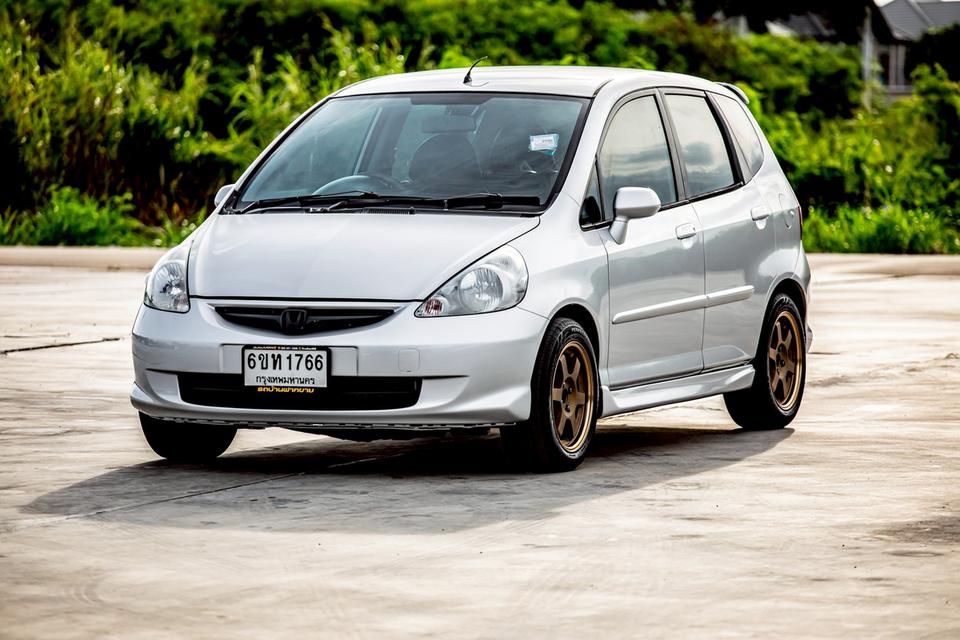 Honda Jazz 1.5S เกียร์ออโต้ ปี 2005 สีเทา