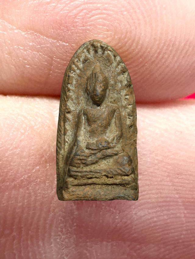 พระรอด วัดสิงห์ ปี 2496 จารเลข 5