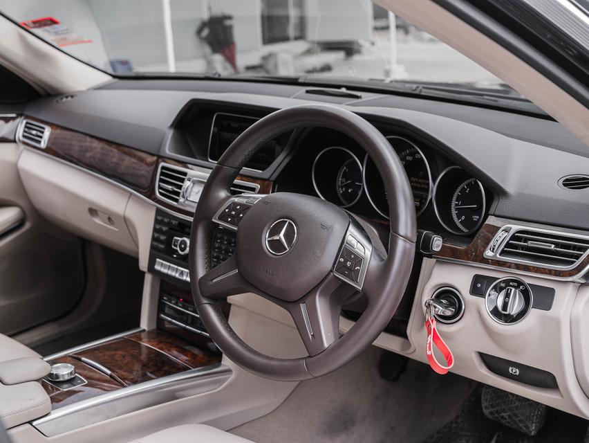 รหัสรถ 67GG9027 Benz E300 Bluetec Hybrid 2014