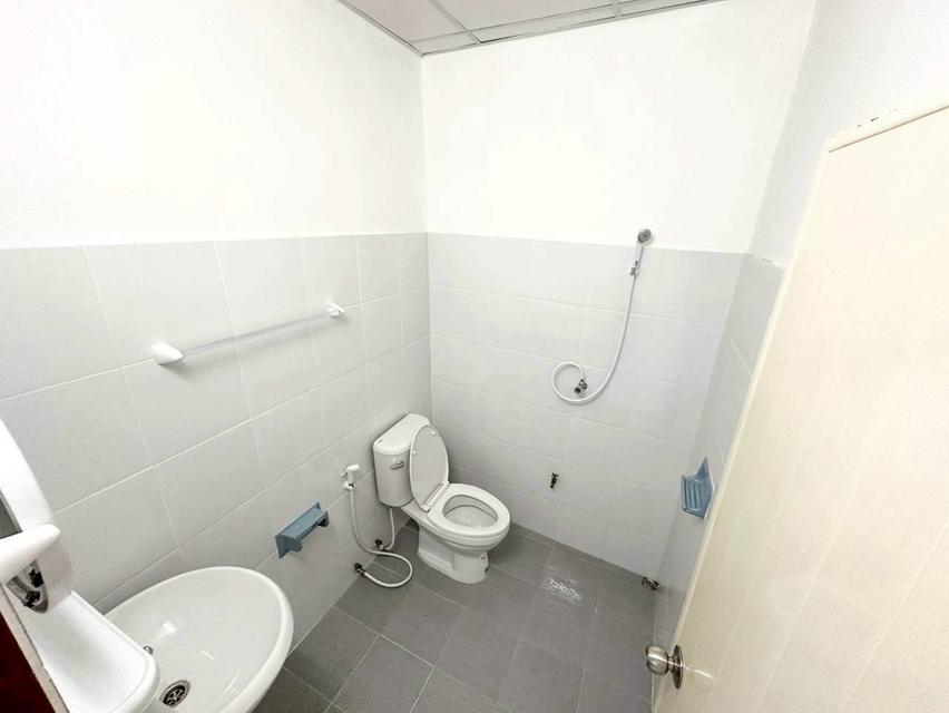 🏡⭐ ให้เช่าด่วน! ทาวน์โฮม 2 ชั้น นิรันดร์ทาวน์โฮม (3 นอน 2 น้ำ 24 ตร.ว.) พร้อมเฟอร์/เครื่องใช้ไฟฟ้าครบ! ใกล้ BTS ปุณณวิถี / MRT สวนหลวง ร.9 🚆 4