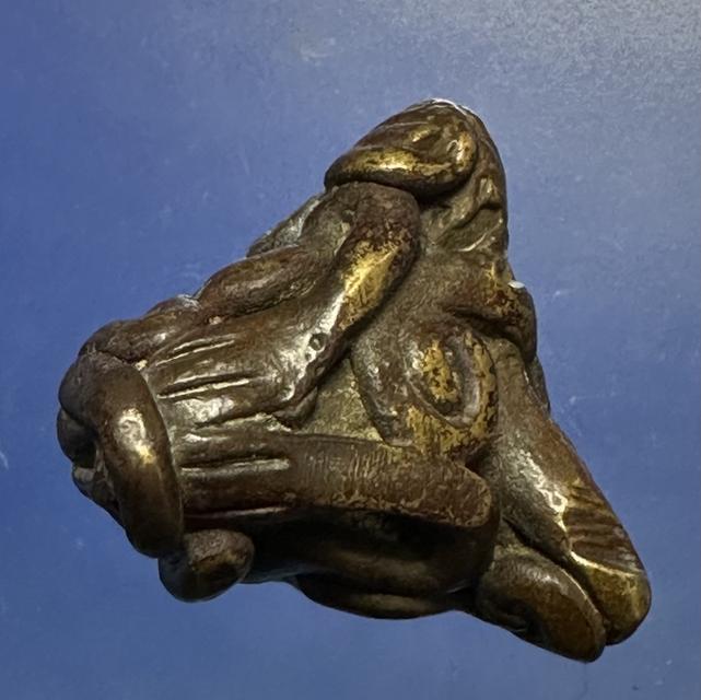 พระปิดตาเนื้อทองผสม ยันต์ยุ่ง เก่าเข้มขลัง ไม่ทราบที่ 10