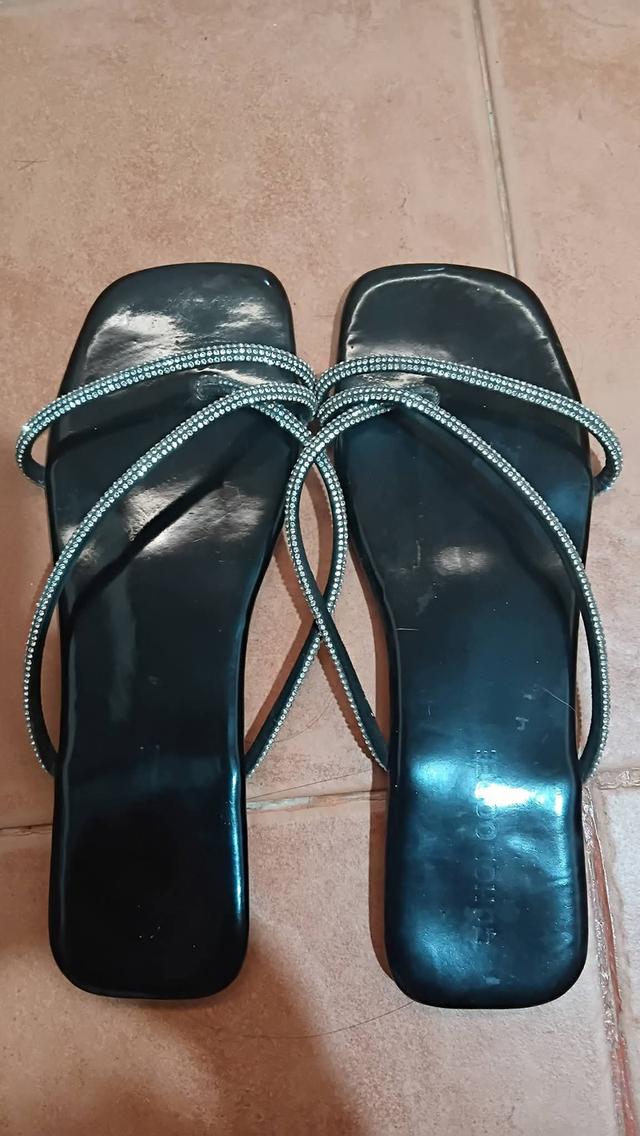 เสื้อคลุมสีขาวมือ1 99฿ เสื้อโพกกาดอท49บาท ตัวที่3 45฿ไม่มีตำหนิ ตัวที่4 กางเกงมือ1M 150฿ ตัวที่5เสื้อคลุม50 ตัวที่6เบอร์41 69฿ ตัวสุดท้าย35฿ รูปที่ 6