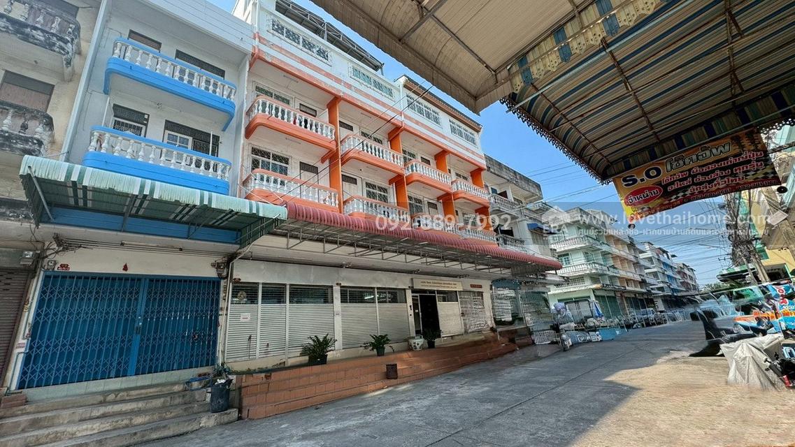 ขายตึกแถว 5 ชั้น หมู่บ้านอมรชัย2 ถนนพระราม2 ซอย34 มีทั้งหมด 4 คูหา พื้นที่ 80.4 ตรว. ราคาถูก ขายเพียง 16 ล้านบาท ใกล้เซ็นทรัล พระราม2 11